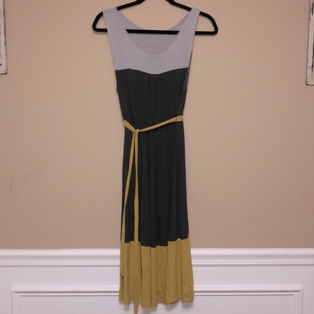 VGUC Super cute/ comfy fall maternity dress!